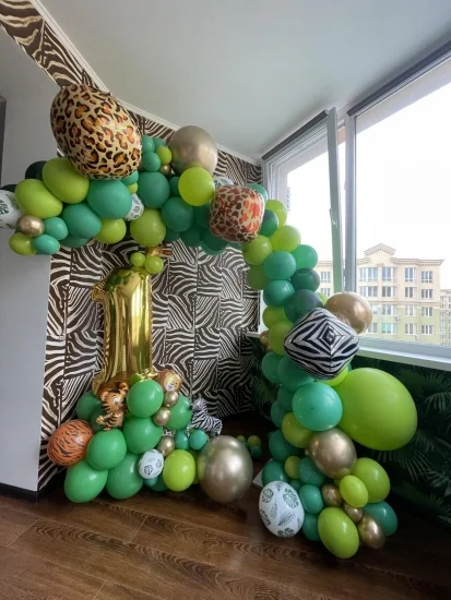 Фотозона з кульок Джунглі