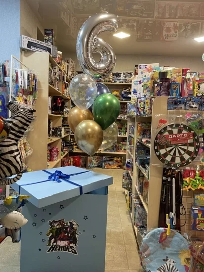 Композиція з гелієвих кульок Марвел